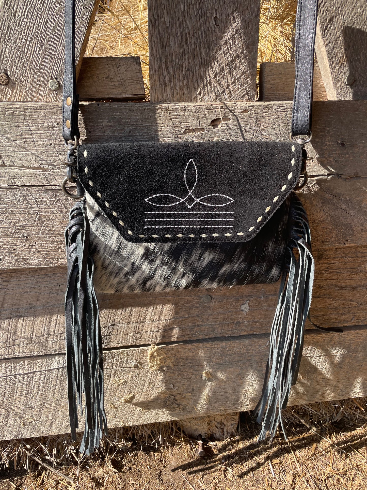 Boot Stitch Envelope Crossbody Purse in Black