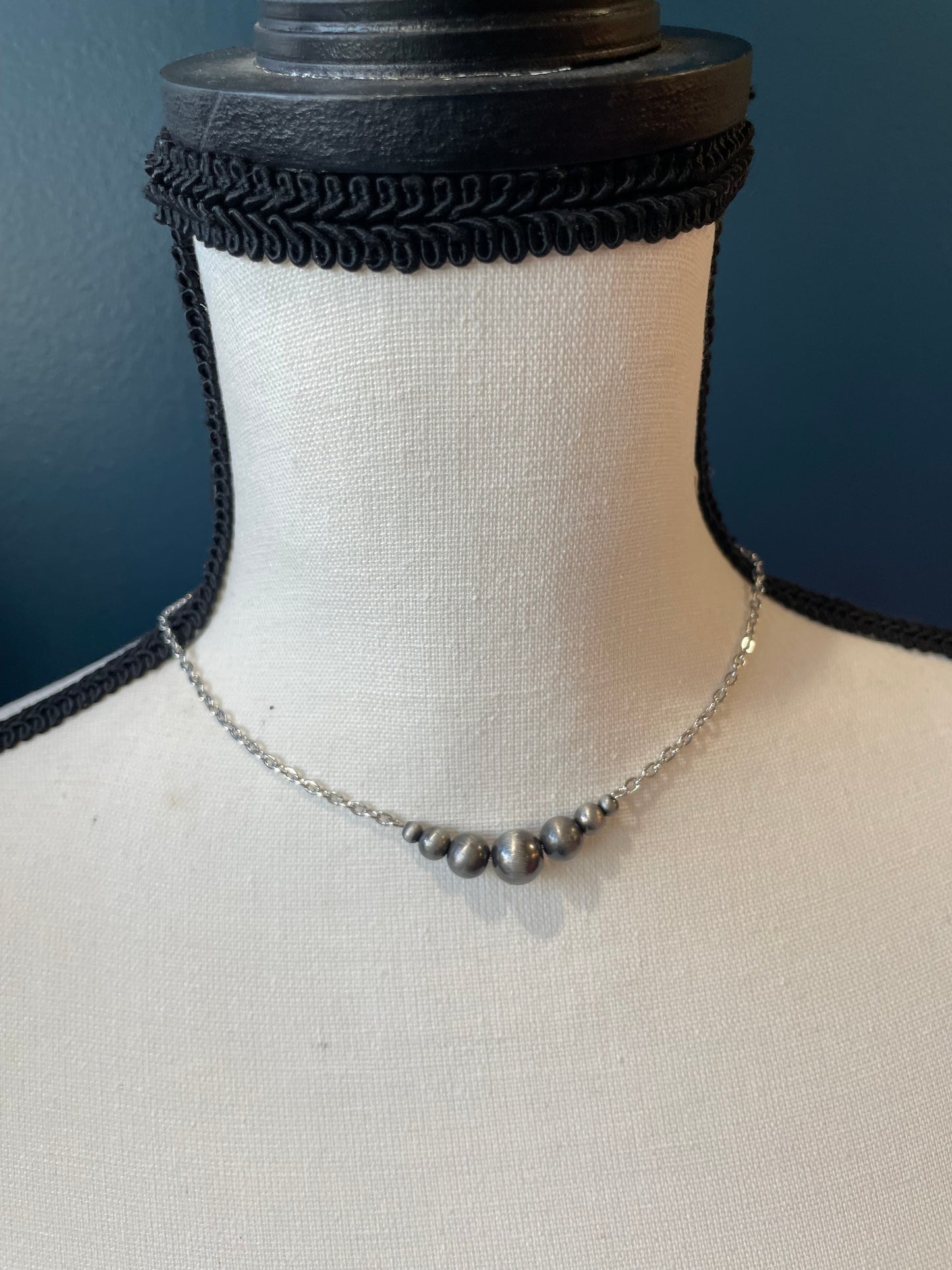 Tapered Navajo Pearl Layering Necklace