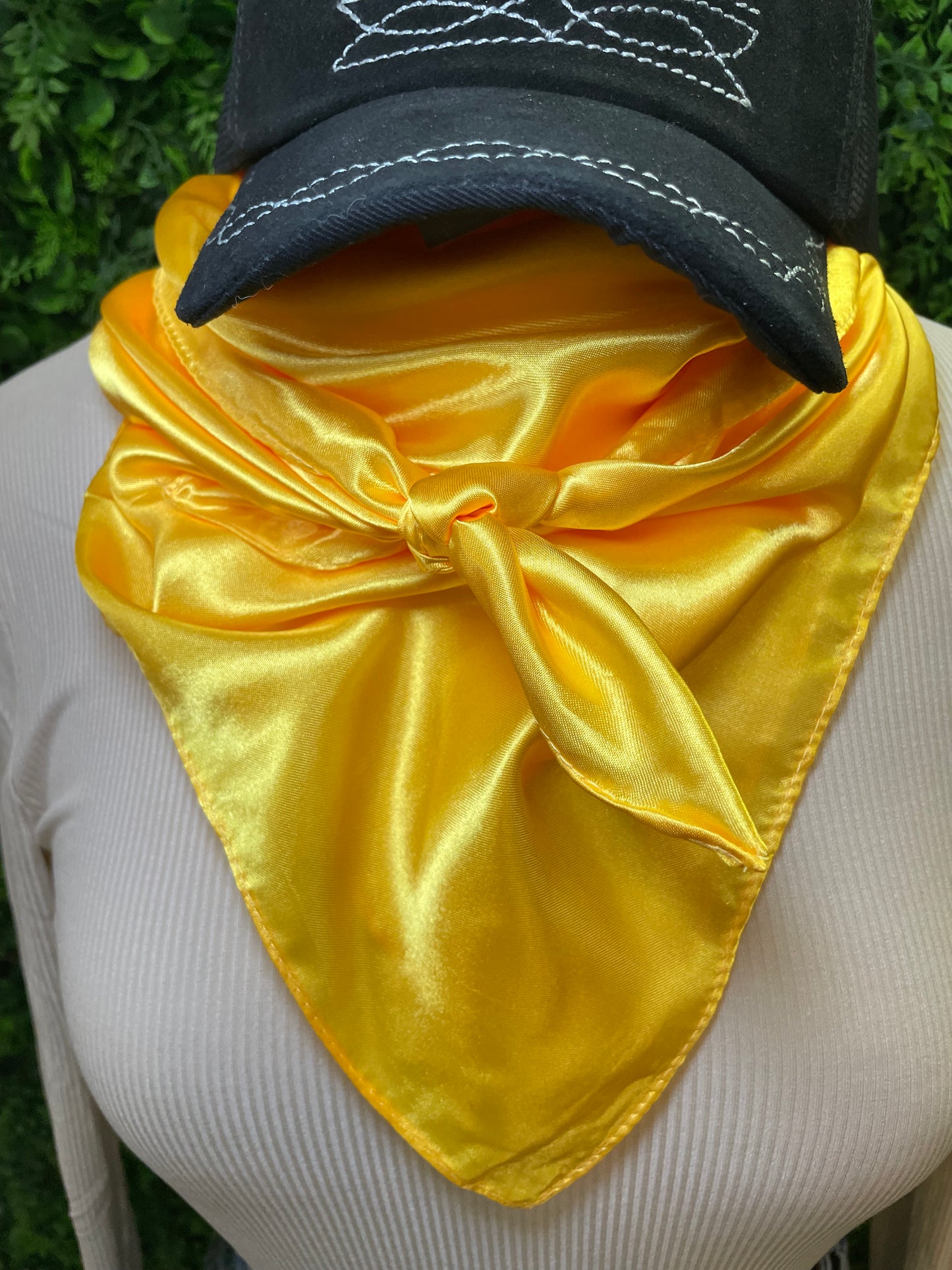 Solid Wild Rag in Daisy