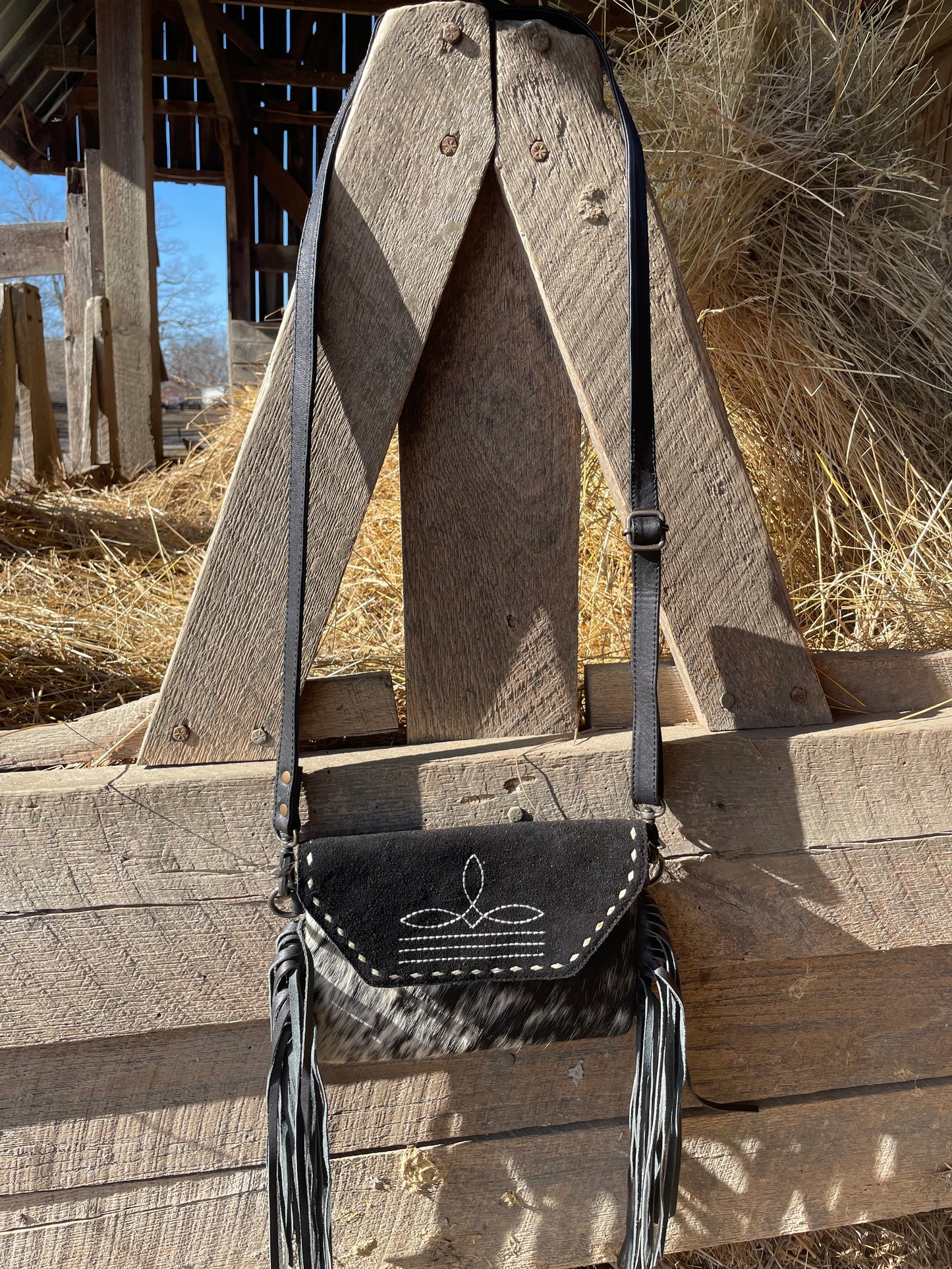 Boot Stitch Envelope Crossbody Purse in Black