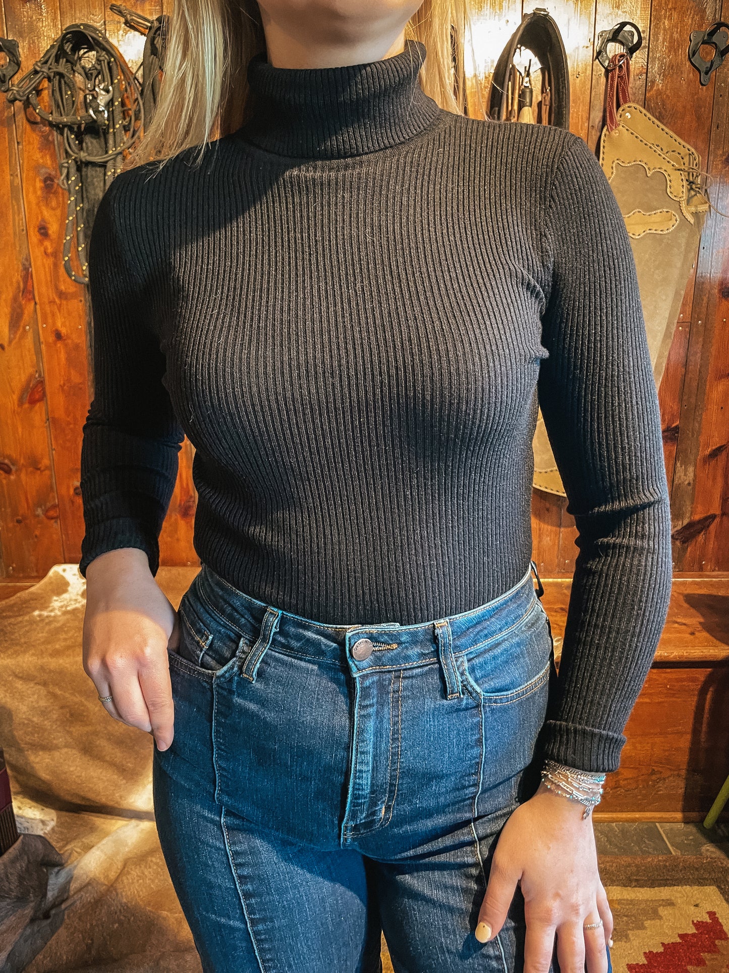 Basic Lightweight Turtleneck Sweater in Black