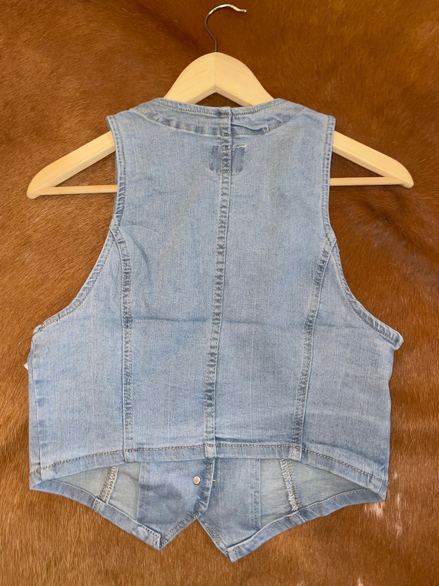 Roughstock Denim Vest in Light Wash