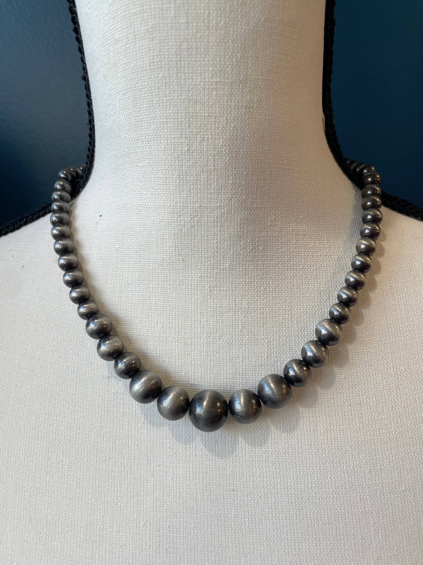 Chunky Graduated Navajo Pearl Necklace // 15”