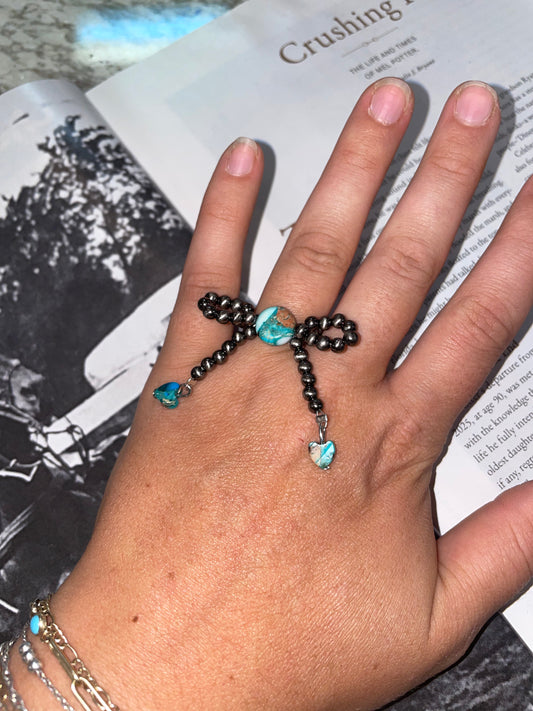 Navajo Pearl Bow Stretch Ring
